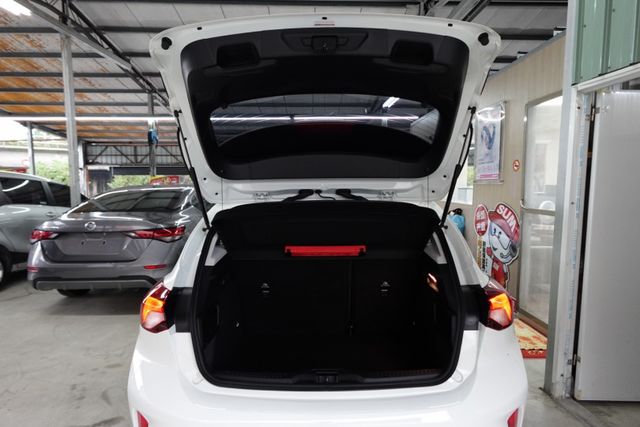 2025年4月出廠~1.5 X版~LED頭燈.盲點.導航~僅跑1萬公里~新車保固中~里程保證  第16張相片