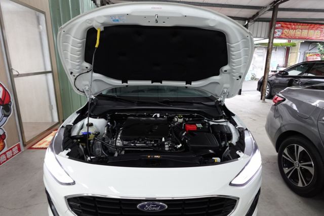 2025年4月出廠~1.5 X版~LED頭燈.盲點.導航~僅跑1萬公里~新車保固中~里程保證  第18張相片