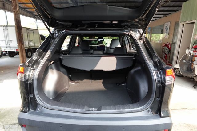 2022年5月出廠~1.8 尊爵影音版~LED頭燈.盲點.安卓機.衛導~僅跑6萬1千多公里~里程保證  第14張相片