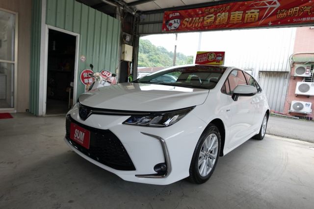 2025年8月出廠~1.8 油電尊爵版~三元鋰電池.數位儀表.盲點~僅跑1萬6千多公里~新車保固中~里程保證  第1張相片