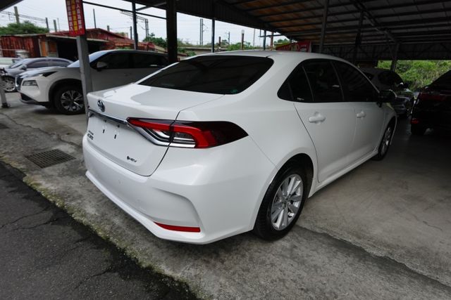 2025年8月出廠~1.8 油電尊爵版~三元鋰電池.數位儀表.盲點~僅跑1萬6千多公里~新車保固中~里程保證  第2張相片