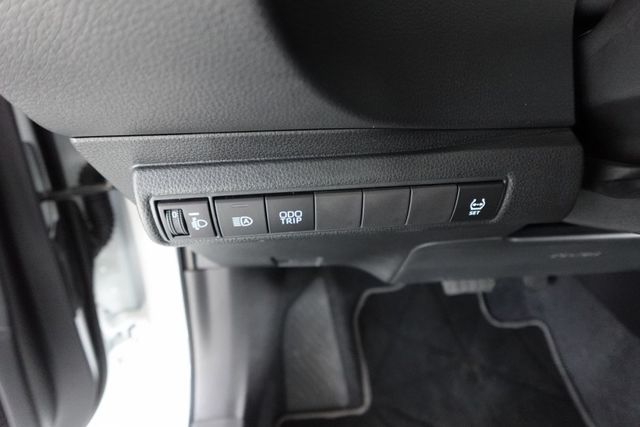 2025年8月出廠~1.8 油電尊爵版~三元鋰電池.數位儀表.盲點~僅跑1萬6千多公里~新車保固中~里程保證  第9張相片