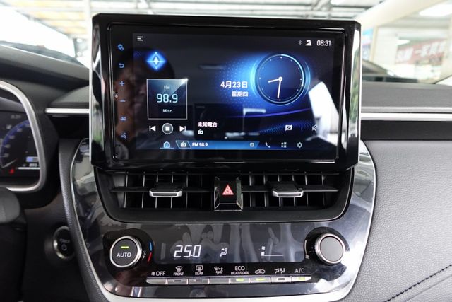 2025年8月出廠~1.8 油電尊爵版~三元鋰電池.數位儀表.盲點~僅跑1萬6千多公里~新車保固中~里程保證  第14張相片