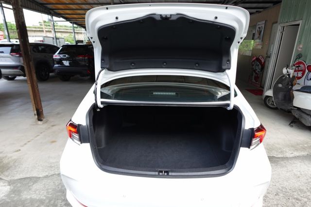 2025年8月出廠~1.8 油電尊爵版~三元鋰電池.數位儀表.盲點~僅跑1萬6千多公里~新車保固中~里程保證  第15張相片