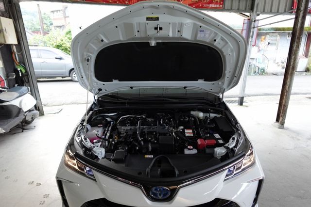 2025年8月出廠~1.8 油電尊爵版~三元鋰電池.數位儀表.盲點~僅跑1萬6千多公里~新車保固中~里程保證  第18張相片