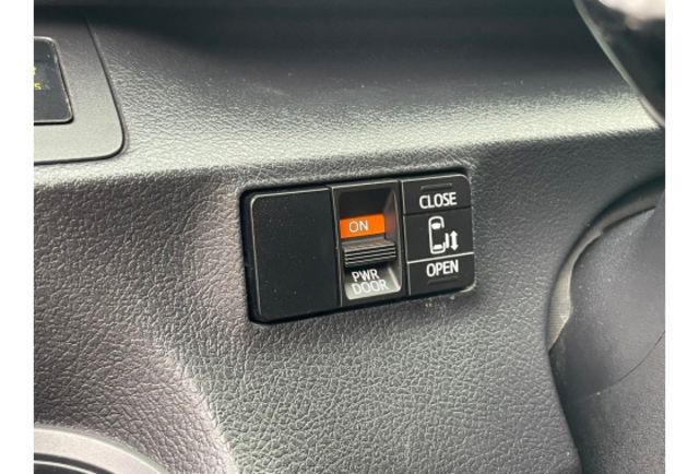 Toyota SIENTA  第12張相片