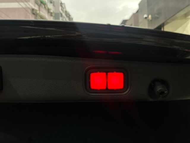 M-BENZ賓士 E300  第19張相片