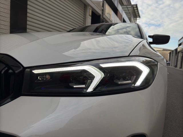 BMW寶馬 330I M SPORT  第2張相片