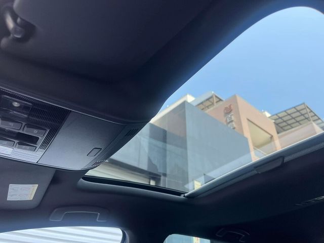 VOLKSWAGEN福斯 GOLF R  第35張相片