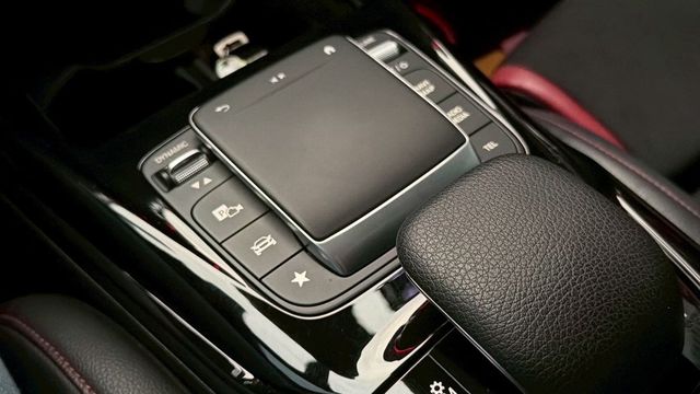 M-BENZ賓士 CLA45 S AMG SHOOTING BRAKE  第10張相片