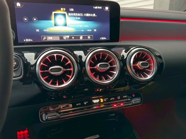 M-BENZ賓士 CLA45 S AMG SHOOTING BRAKE  第12張相片