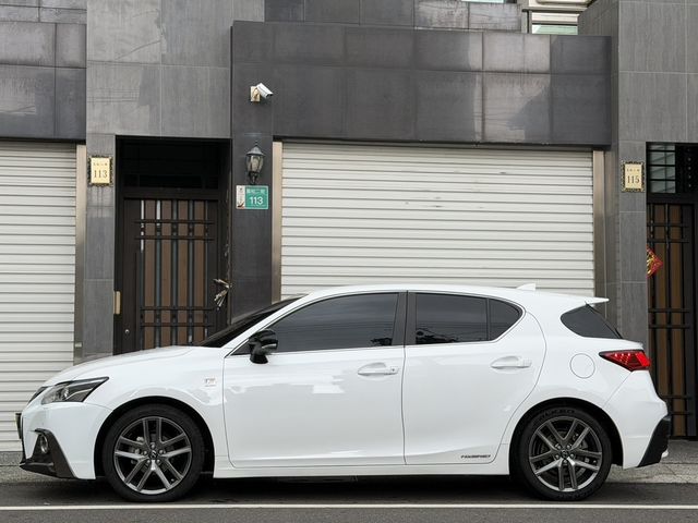 LEXUS凌志 CT200H  第6張相片