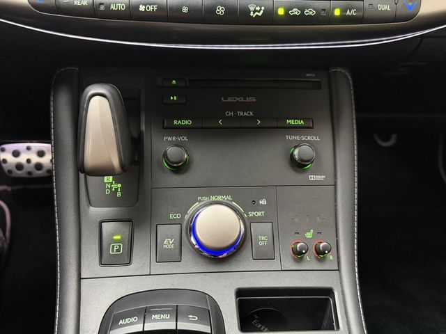 LEXUS凌志 CT200H  第13張相片