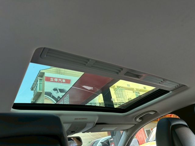 E-CLASS W212  第14張相片