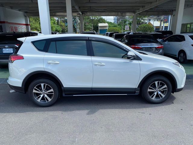 RAV4 2.0  第4張相片