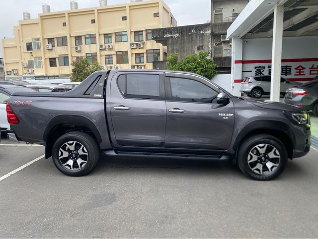 HILUX 2.8  第4張相片