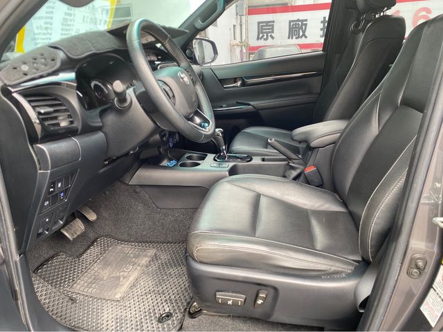 HILUX 2.8  第7張相片