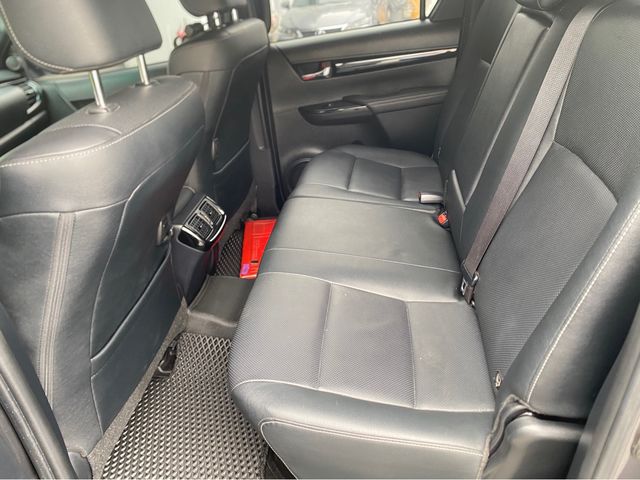 HILUX 2.8  第9張相片