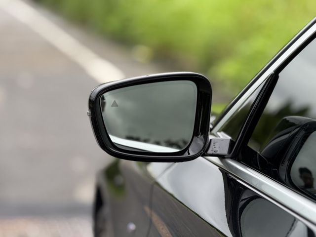 5 SERIES SEDAN G30  第14張相片