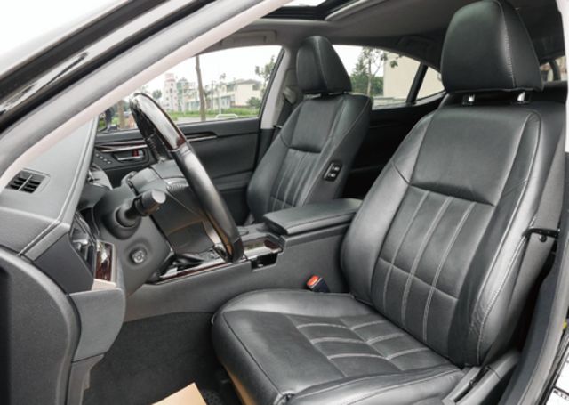 LEXUS凌志 ES300H  第7張相片