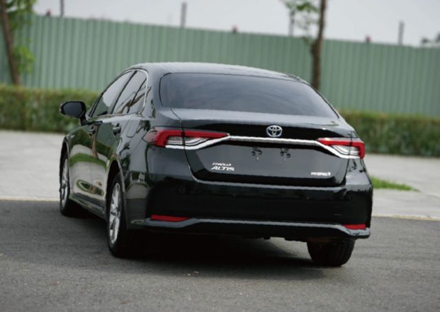 TOYOTA豐田 COROLLA ALTIS HYBRID  第3張相片