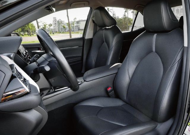 TOYOTA豐田 CAMRY  第7張相片