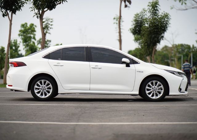 TOYOTA豐田 COROLLA ALTIS HYBRID  第4張相片