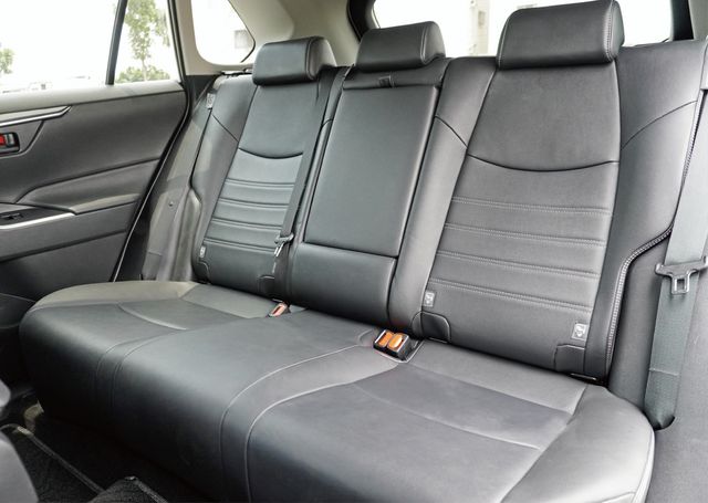 TOYOTA豐田 RAV4  第8張相片