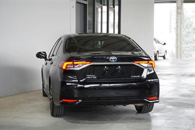 TOYOTA豐田 COROLLA ALTIS HYBRID  第3張相片