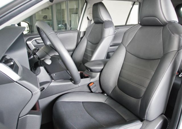 TOYOTA豐田 RAV4  第7張相片