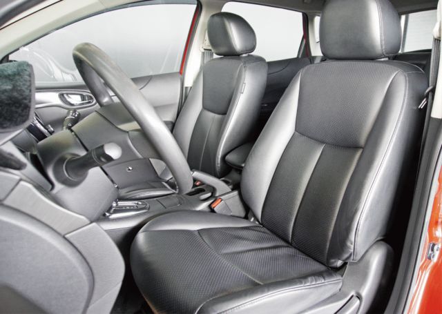 NISSAN日產 TIIDA  第7張相片