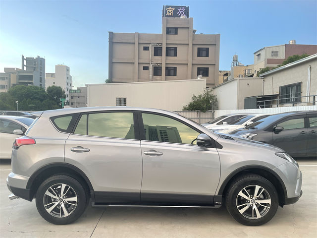 RAV4 2.0  第4張相片