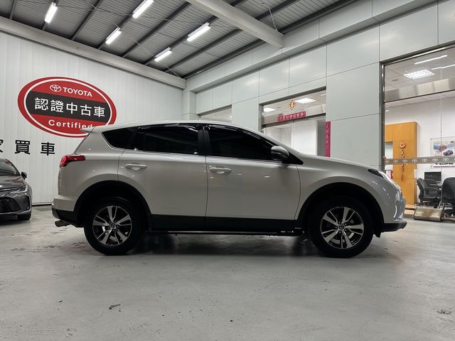 RAV4 2.0  第4張相片