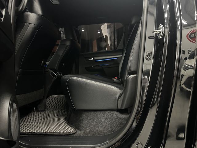 HILUX 2.8  第9張相片