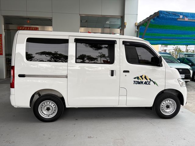 TOWN ACE VAN 5人  第4張相片