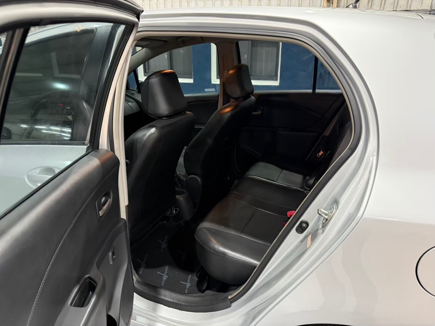 2009 TOYOTA Yaris 1.5  第10張相片