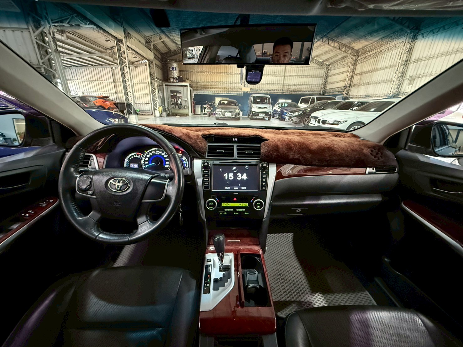 2013 TOYOTA Camry 2.0  第10張相片