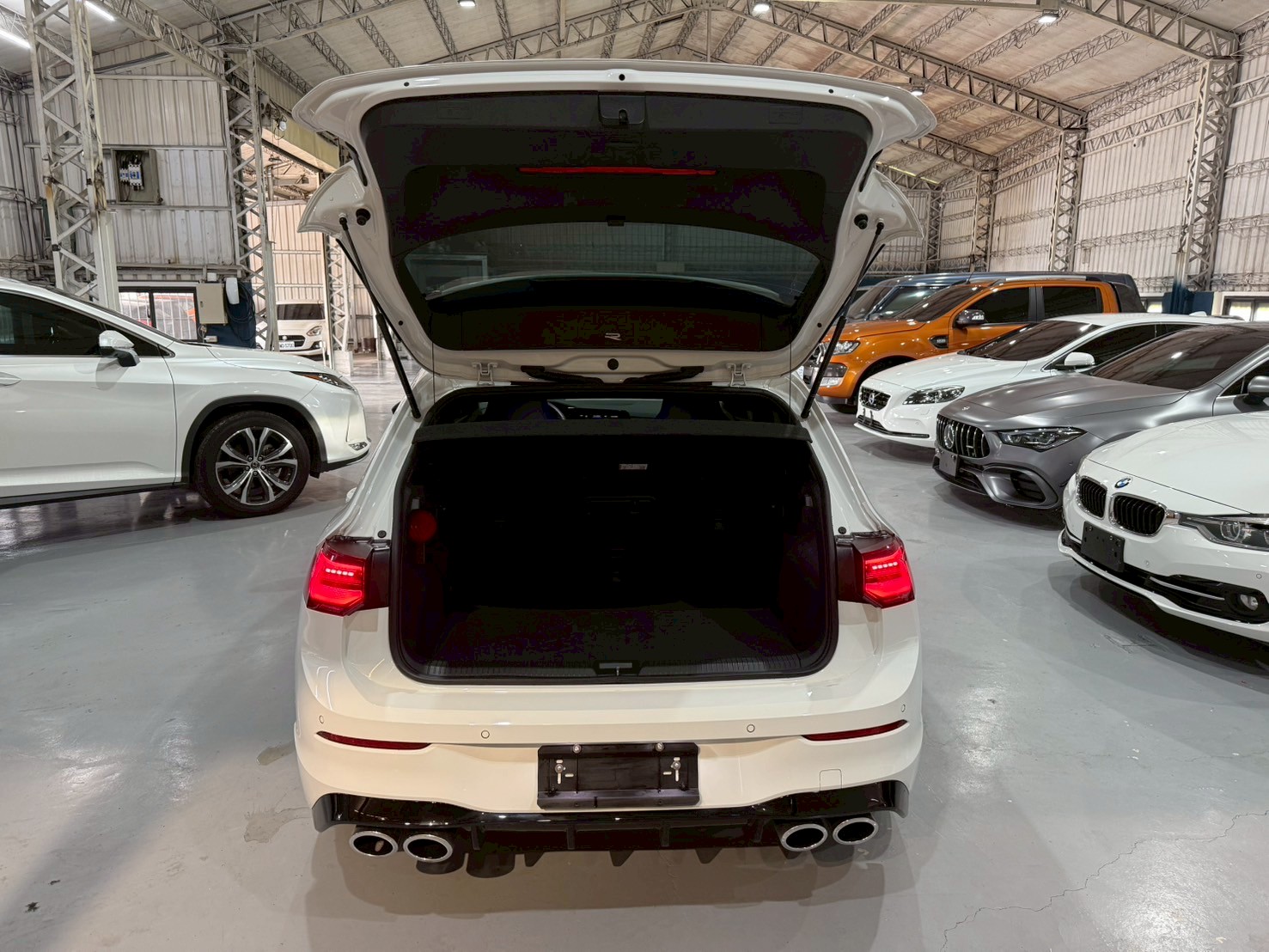2022 VW GoLF R 2.0  第7張相片