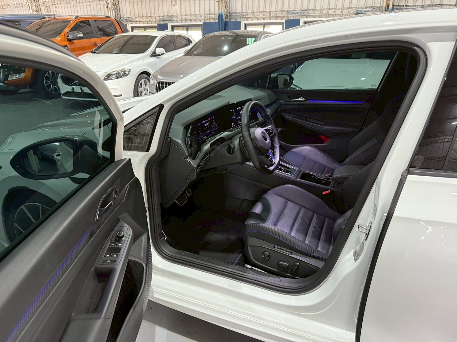 2022 VW GoLF R 2.0  第8張相片