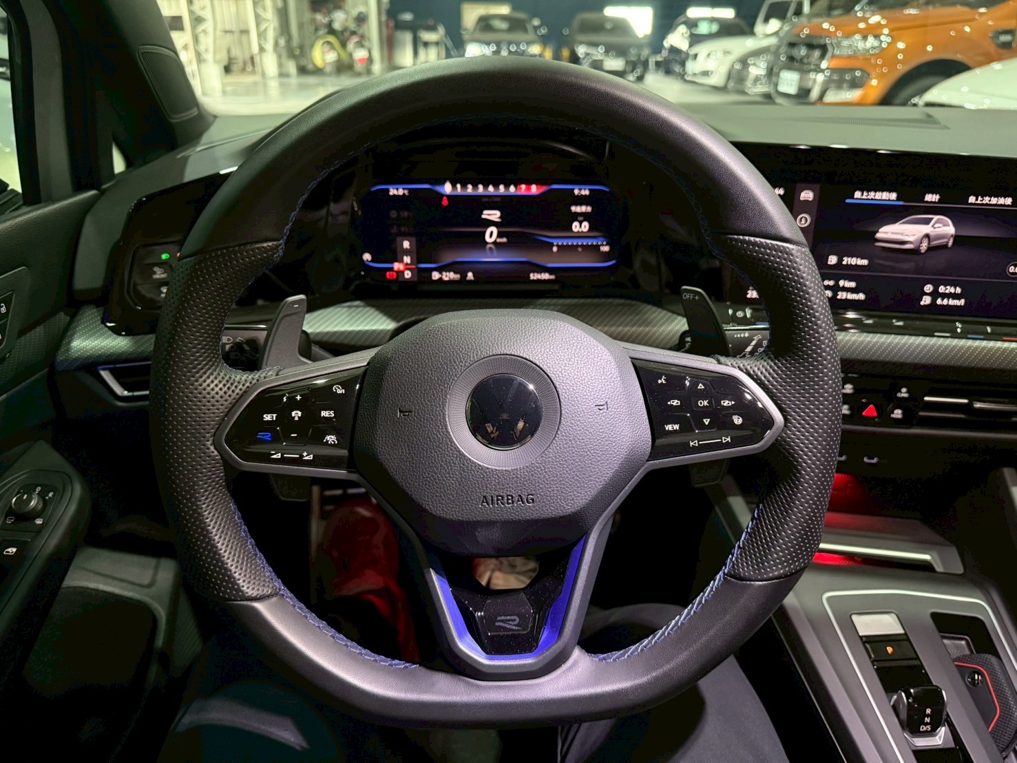 2022 VW GoLF R 2.0  第12張相片