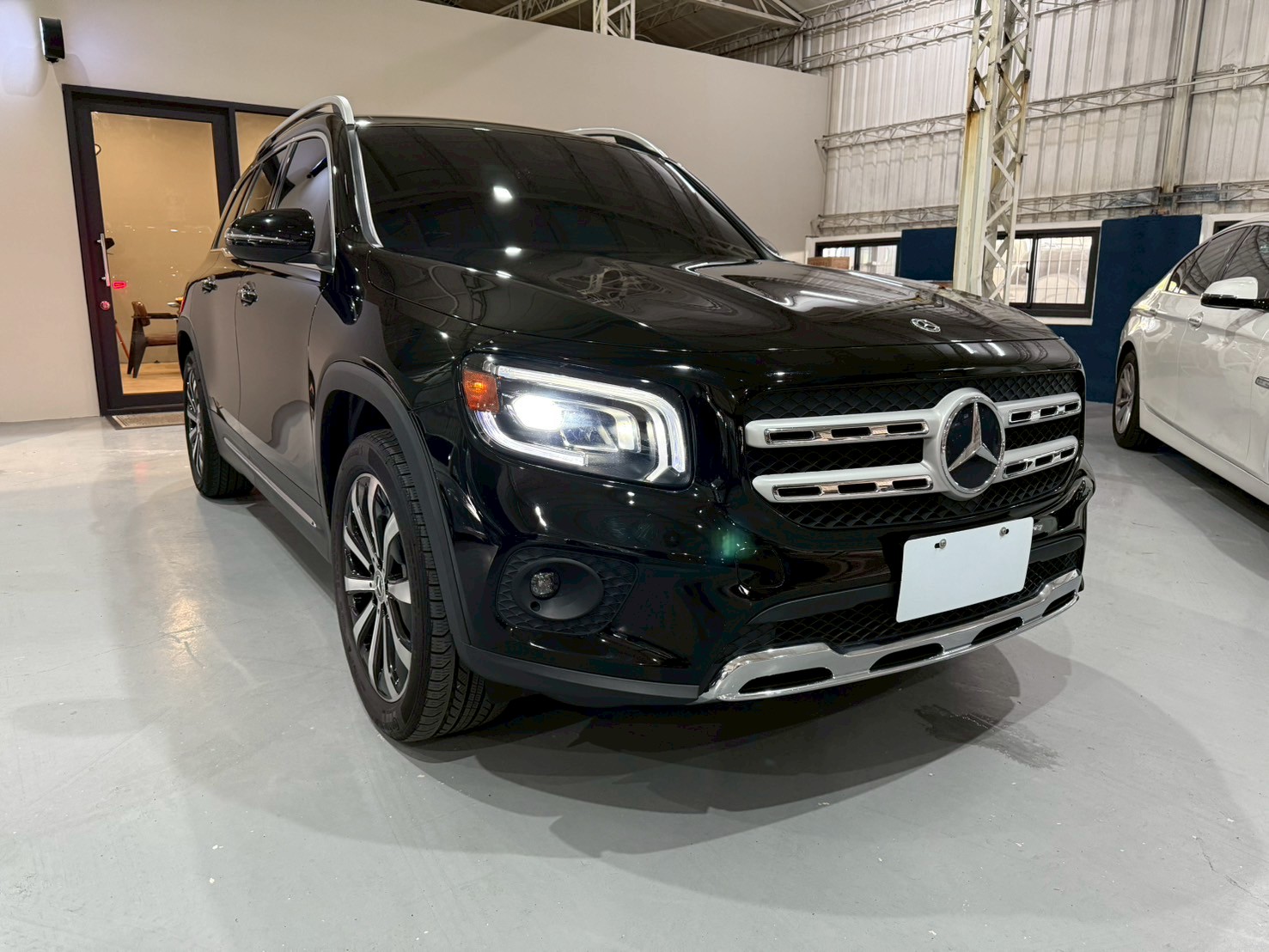 2021 M-Benz GLB250 2.0  第1張相片