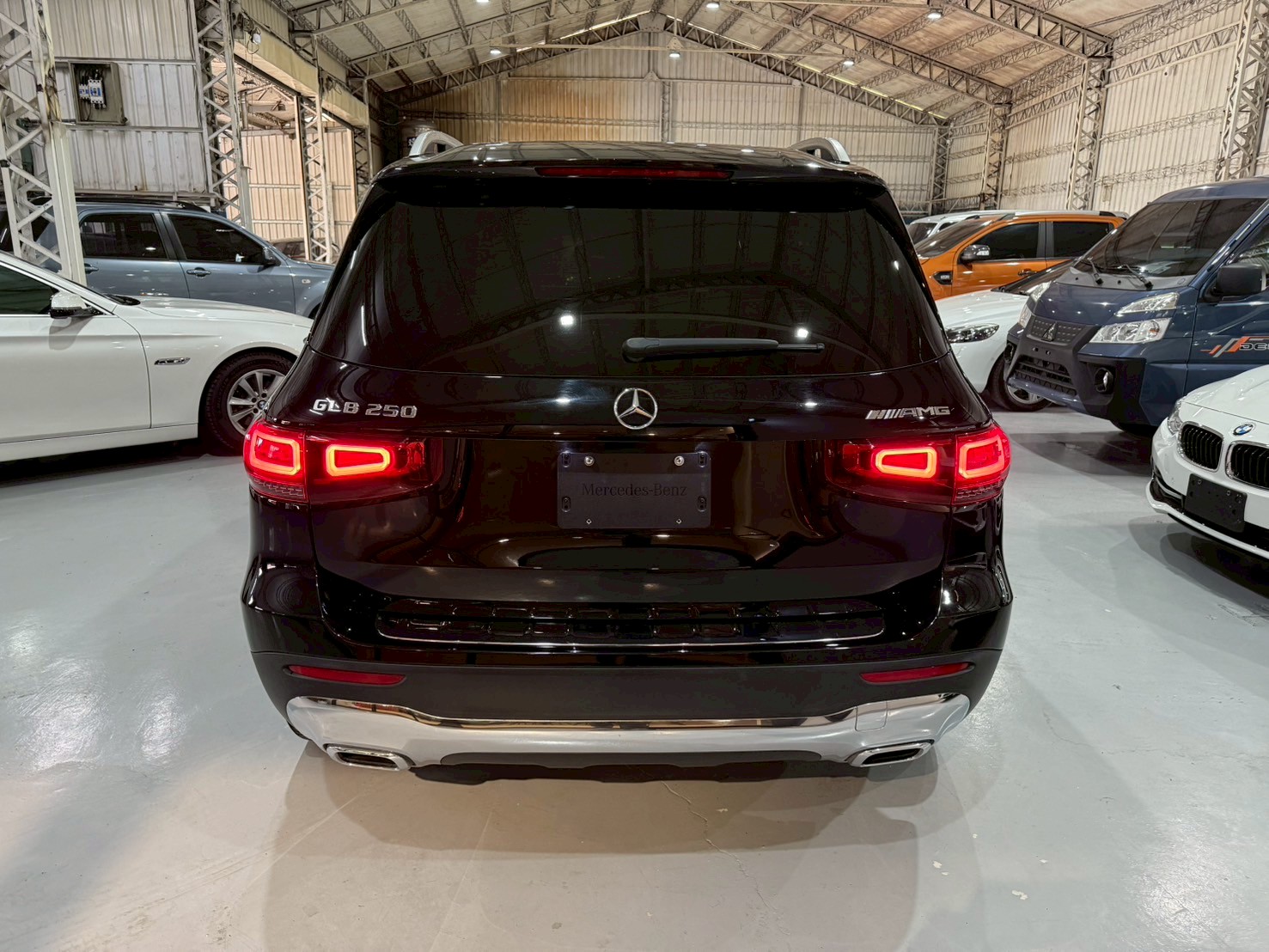 2021 M-Benz GLB250 2.0  第3張相片