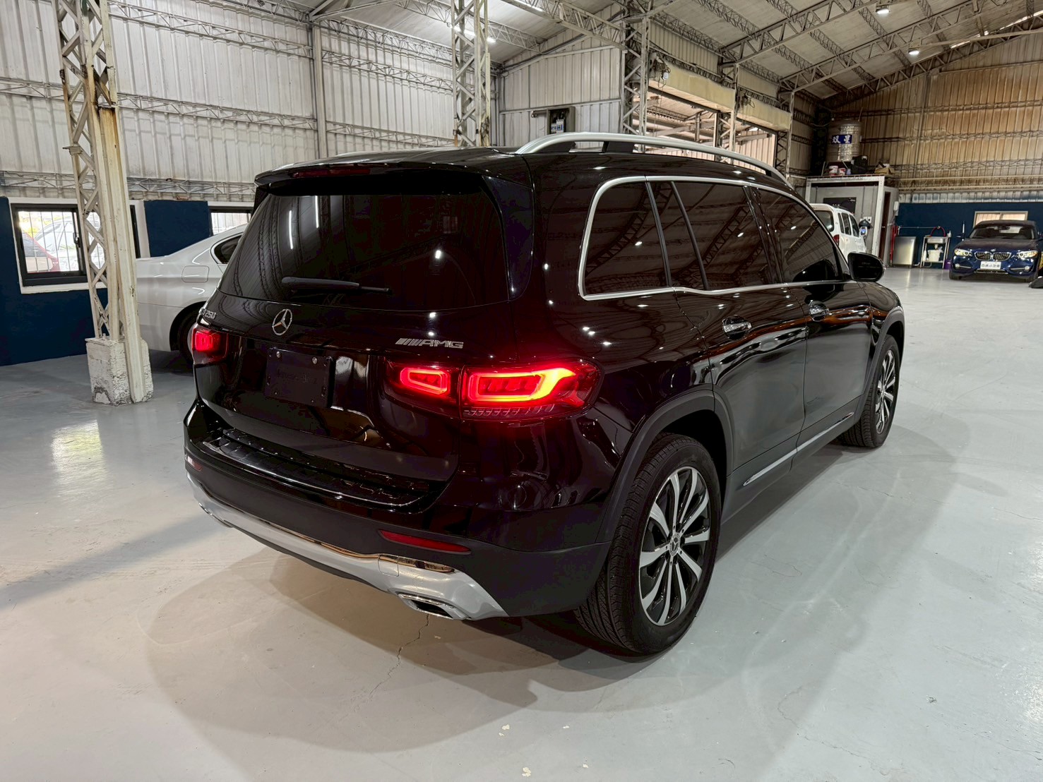 2021 M-Benz GLB250 2.0  第4張相片
