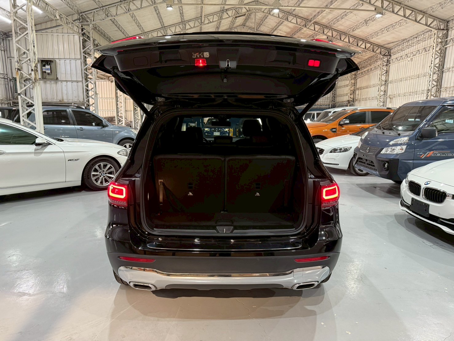 2021 M-Benz GLB250 2.0  第5張相片