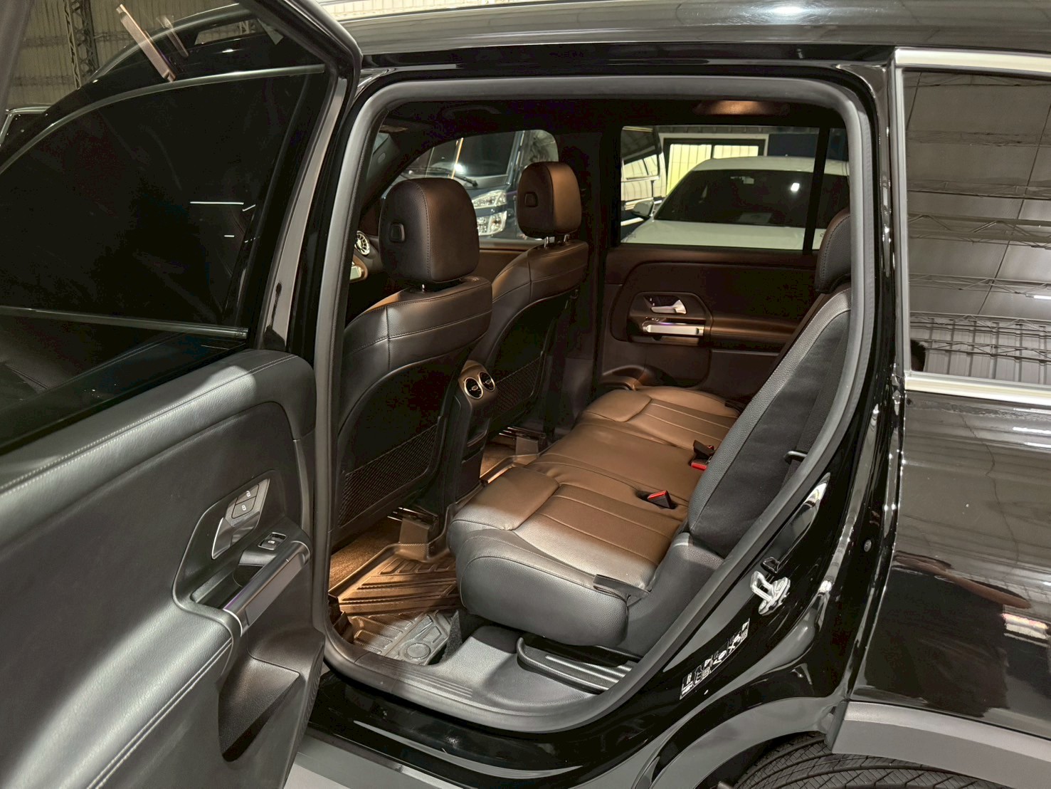 2021 M-Benz GLB250 2.0  第8張相片