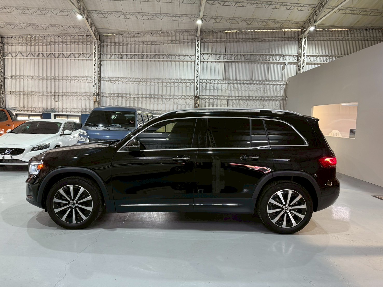 2021 M-Benz GLB250 2.0  第10張相片
