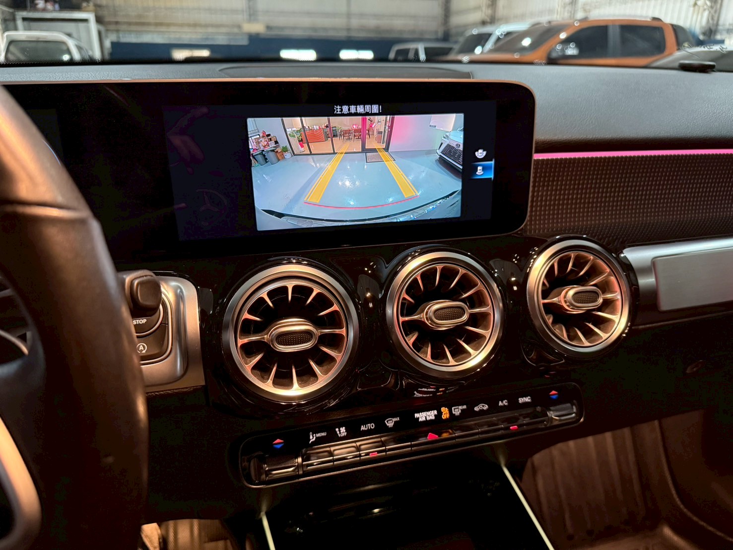 2021 M-Benz GLB250 2.0  第16張相片