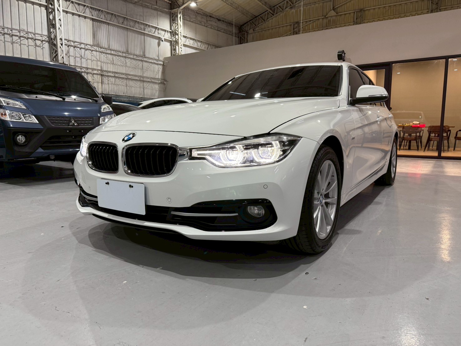 2018 BMW 320i 2.0  第1張相片