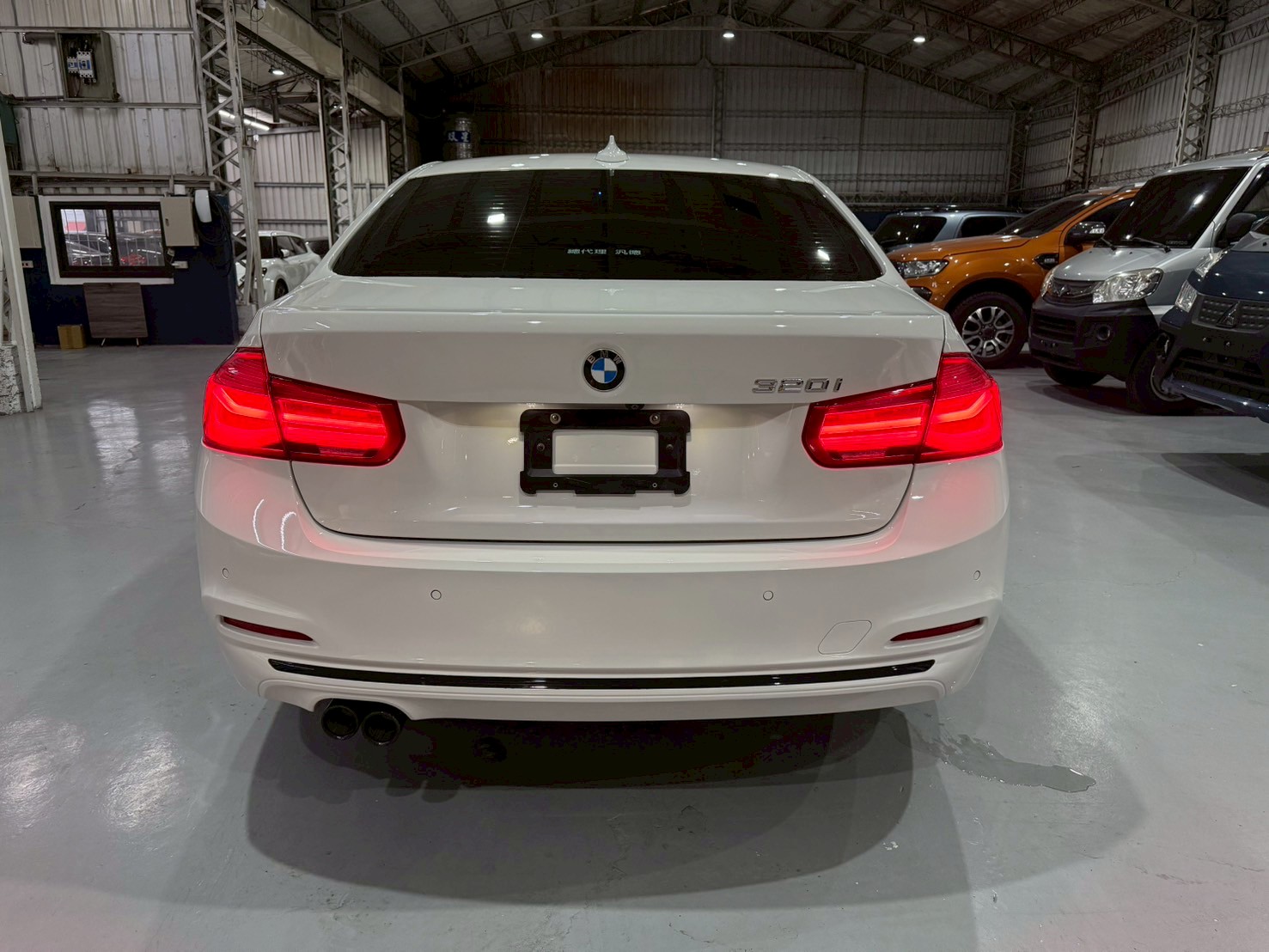 2018 BMW 320i 2.0  第5張相片