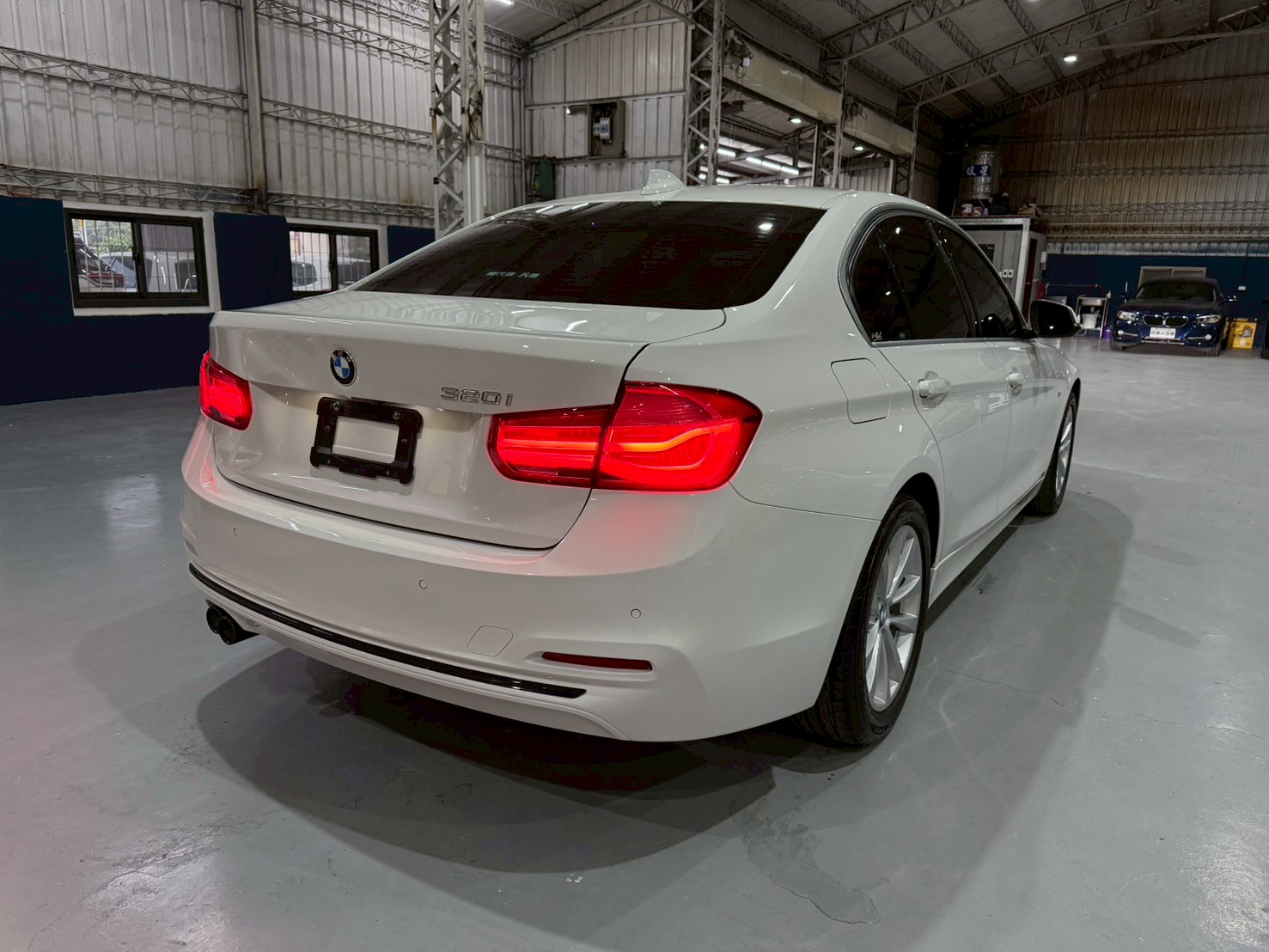 2018 BMW 320i 2.0  第6張相片